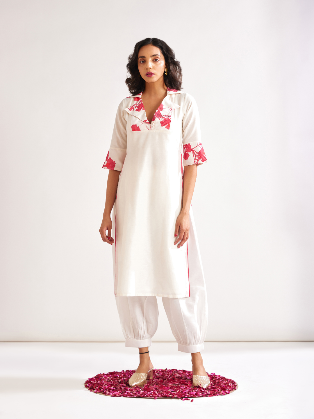 Gulmohar lapel collared straight kurta paired with pathani pants along with dupatta- Ivory