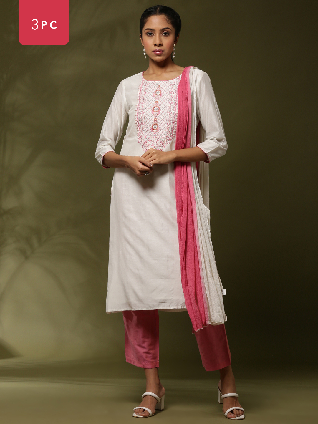 Embroidered 3pc kurta set- offwhite