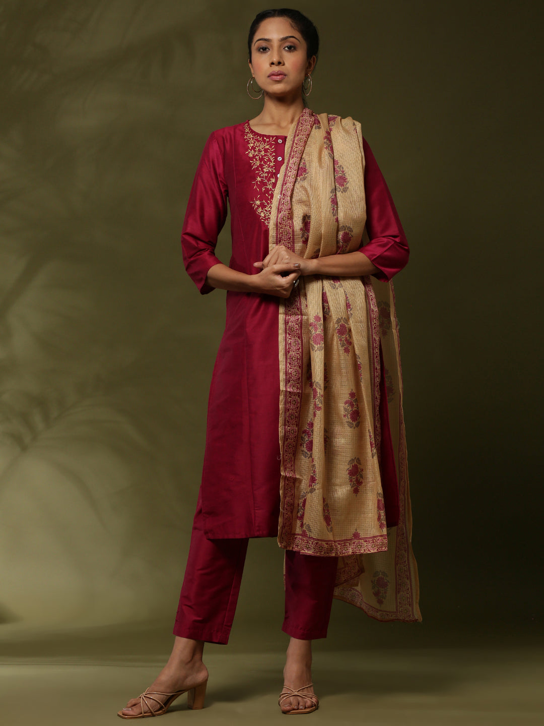Embroidered 3pc kurta set with contrast print dupatta-pink
