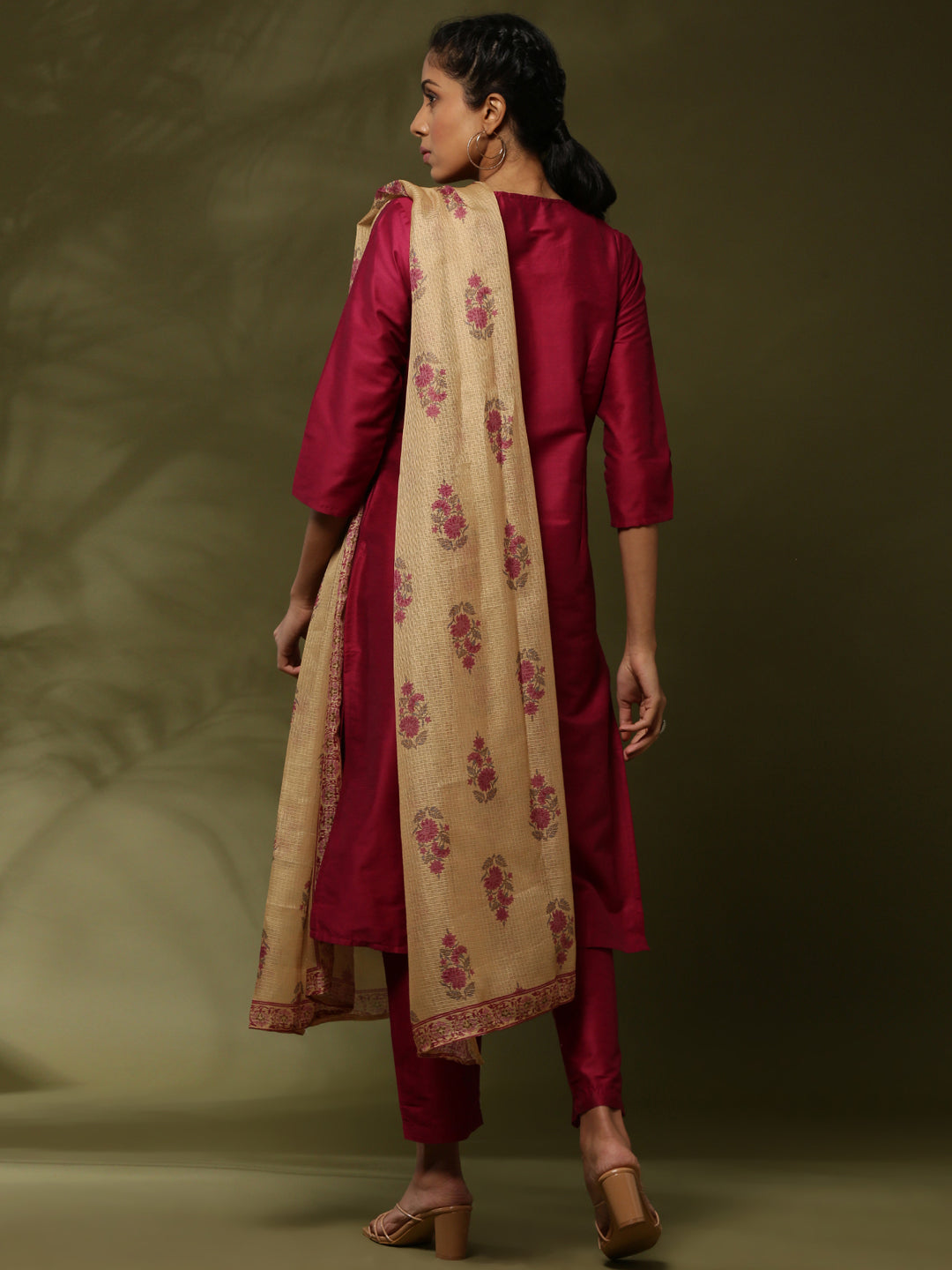 Embroidered 3pc kurta set with contrast print dupatta-pink