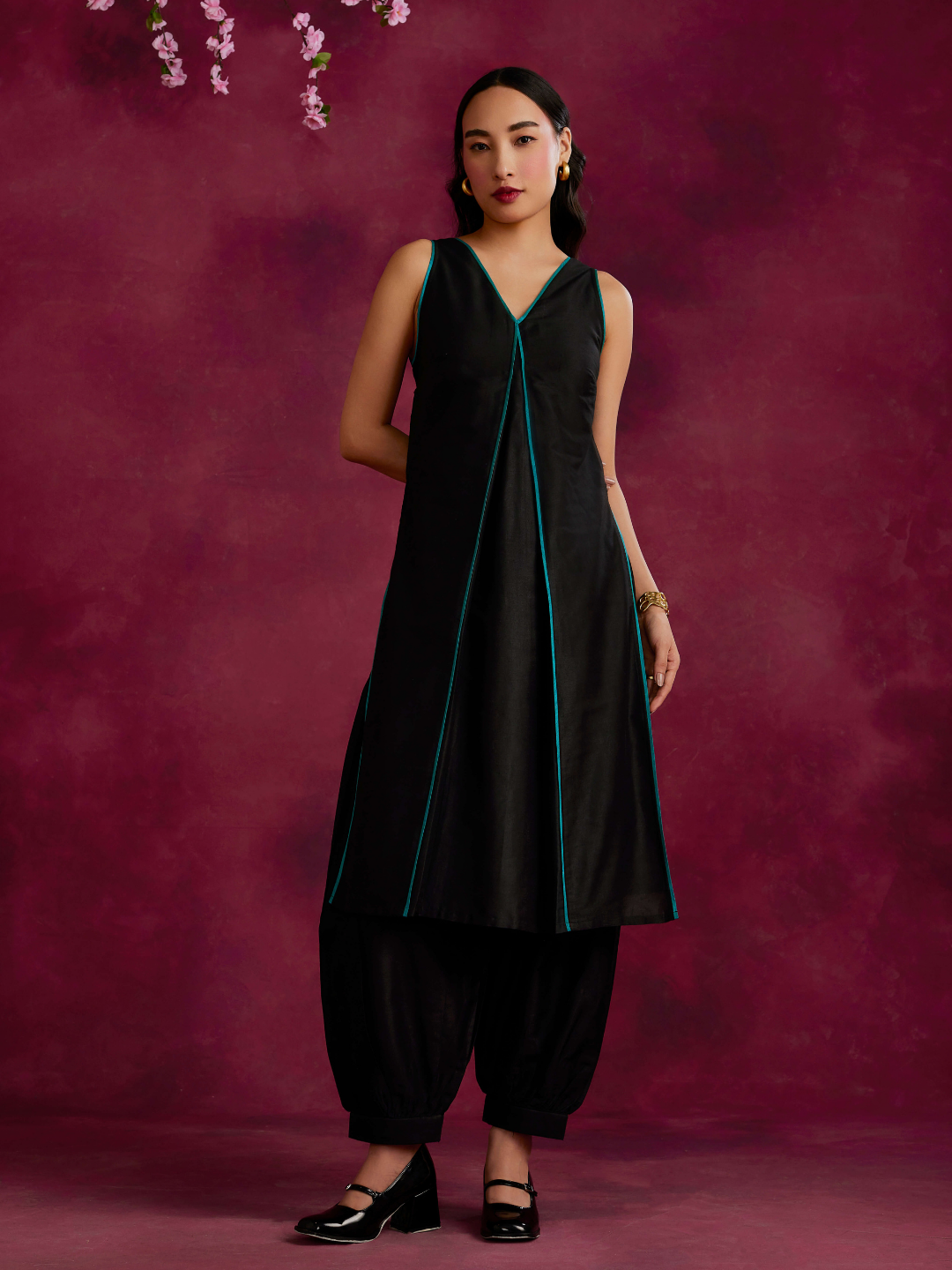 Inverted pleat front kurta with back tie-up Set- Black