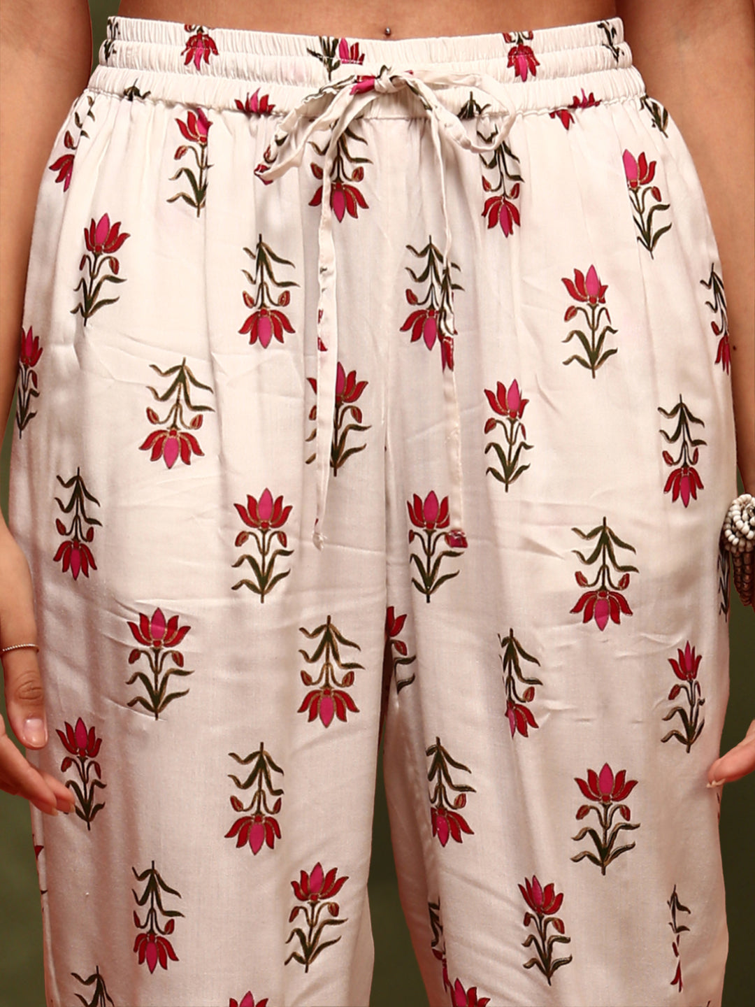 Floral print kurta with straight pangts-black &beige