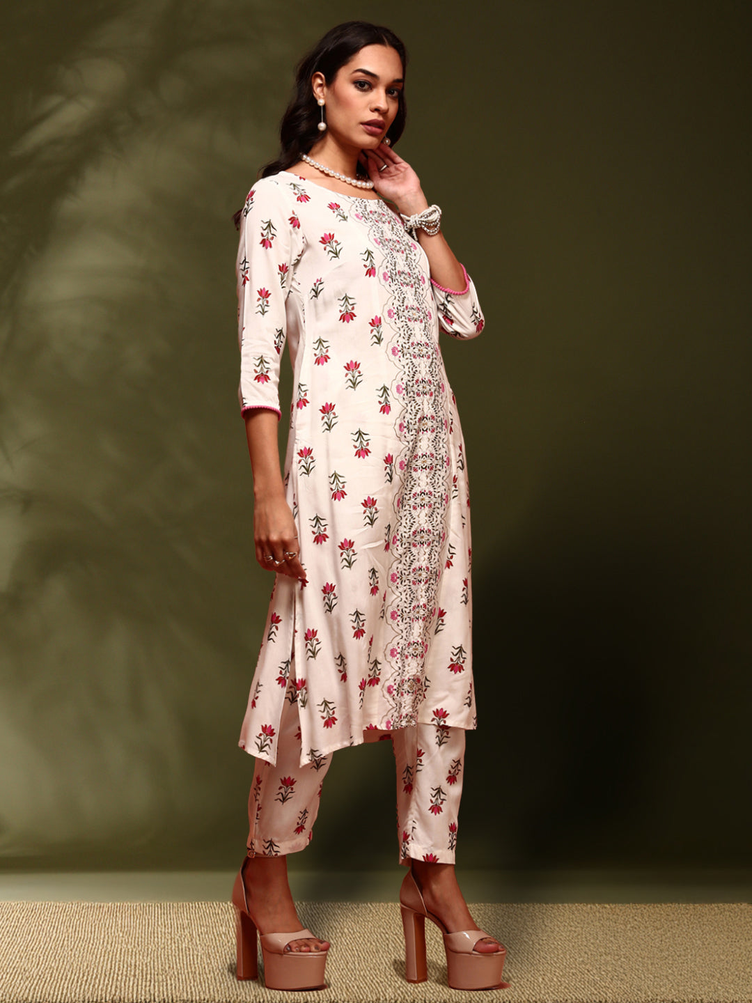 Floral print kurta with straight pangts-black &beige