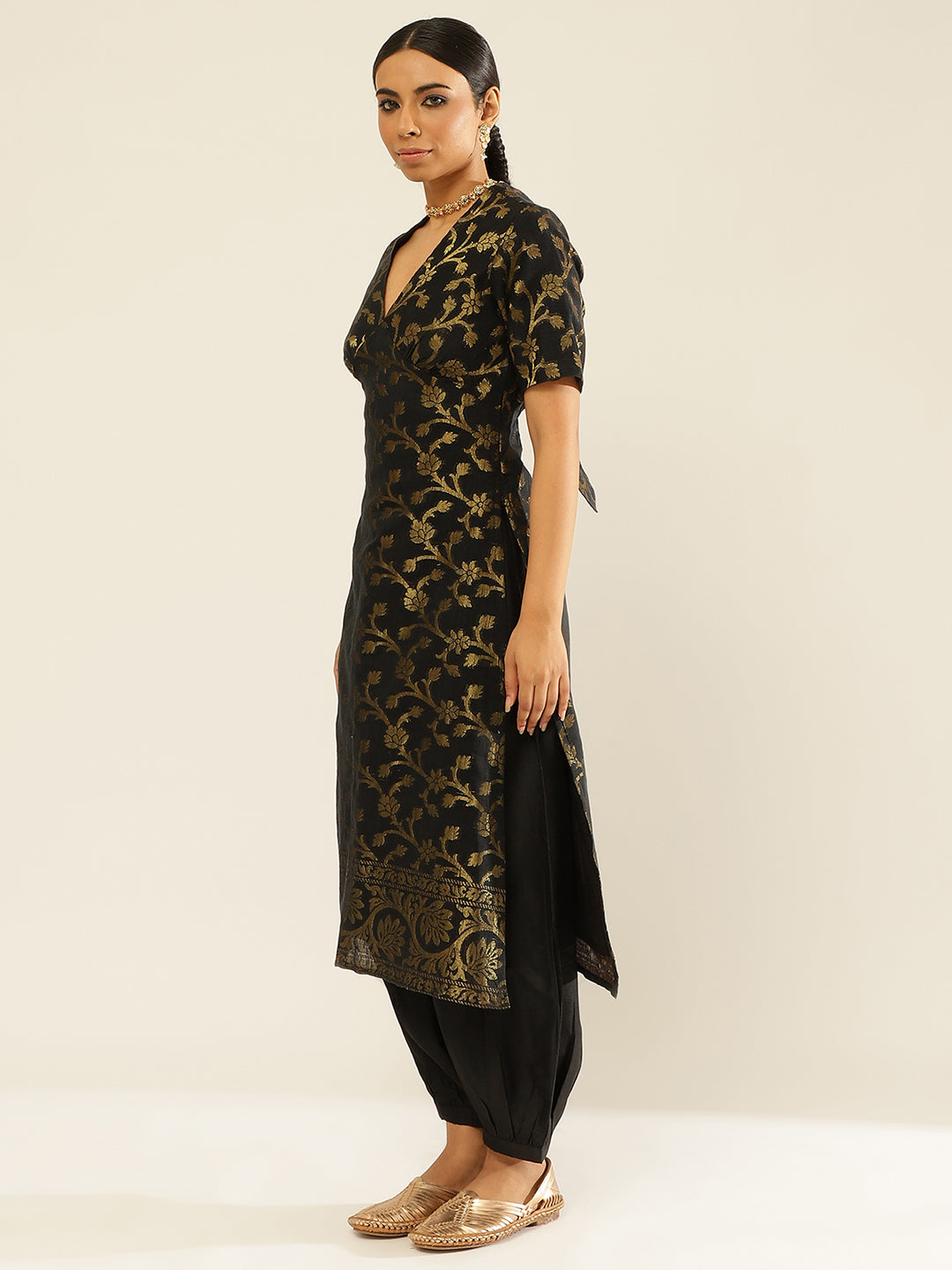 Cotton zari baswada Kurta Set with Back Cut-out and tie-up