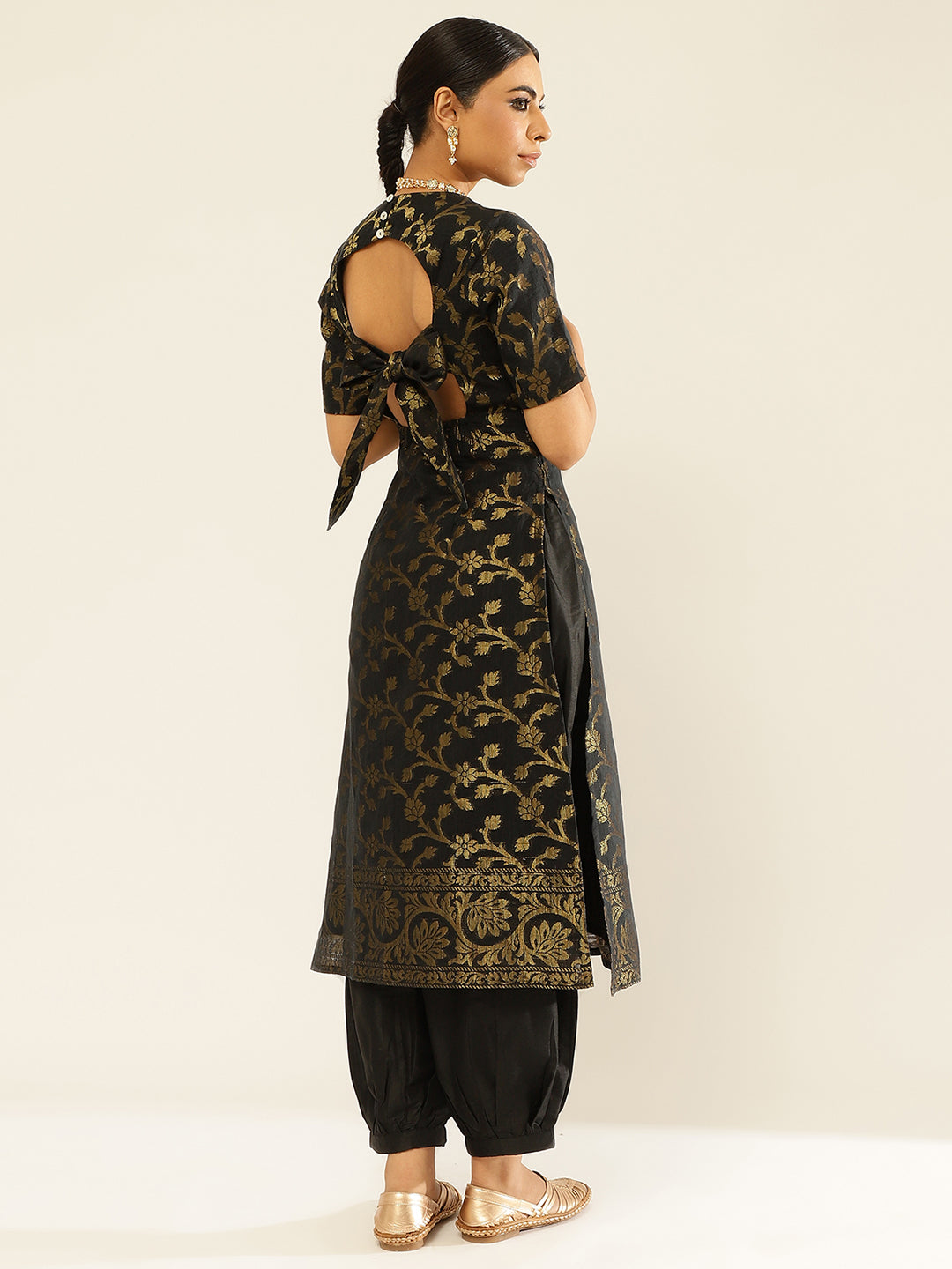 Cotton zari baswada Kurta Set with Back Cut-out and tie-up