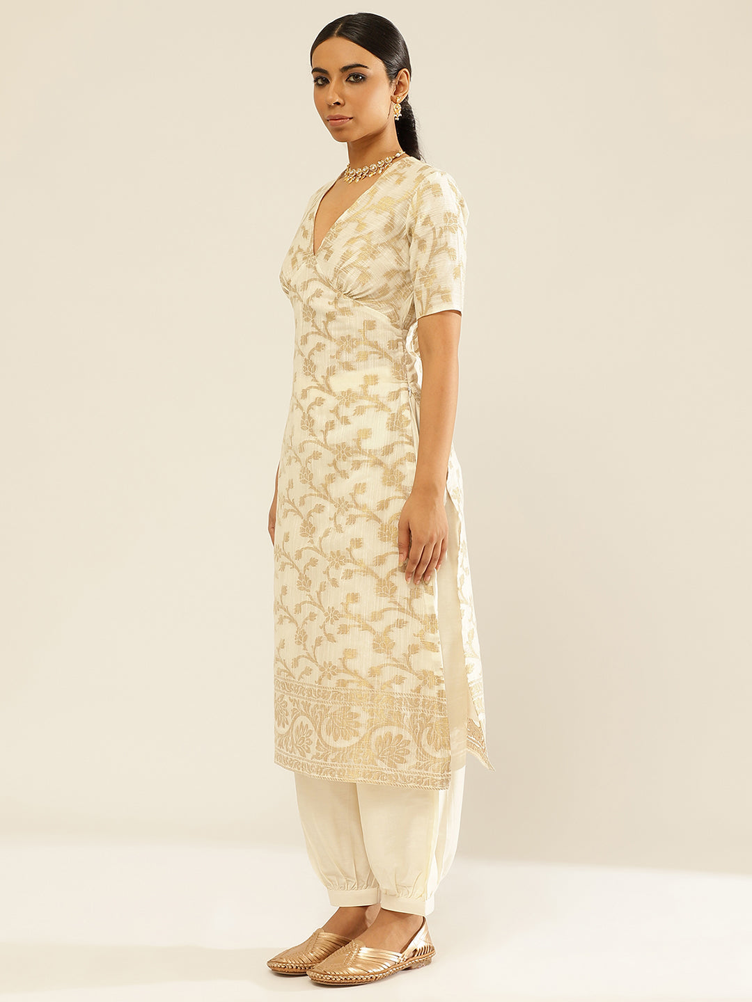 Cotton zari baswada Kurta with Back Cut-out and tie-up paired with pathani pants | Relove