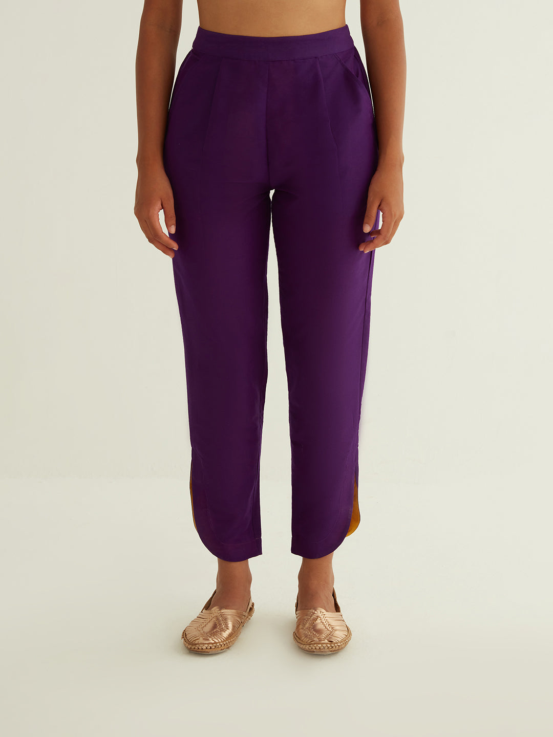 Curved hem pants with contrast details