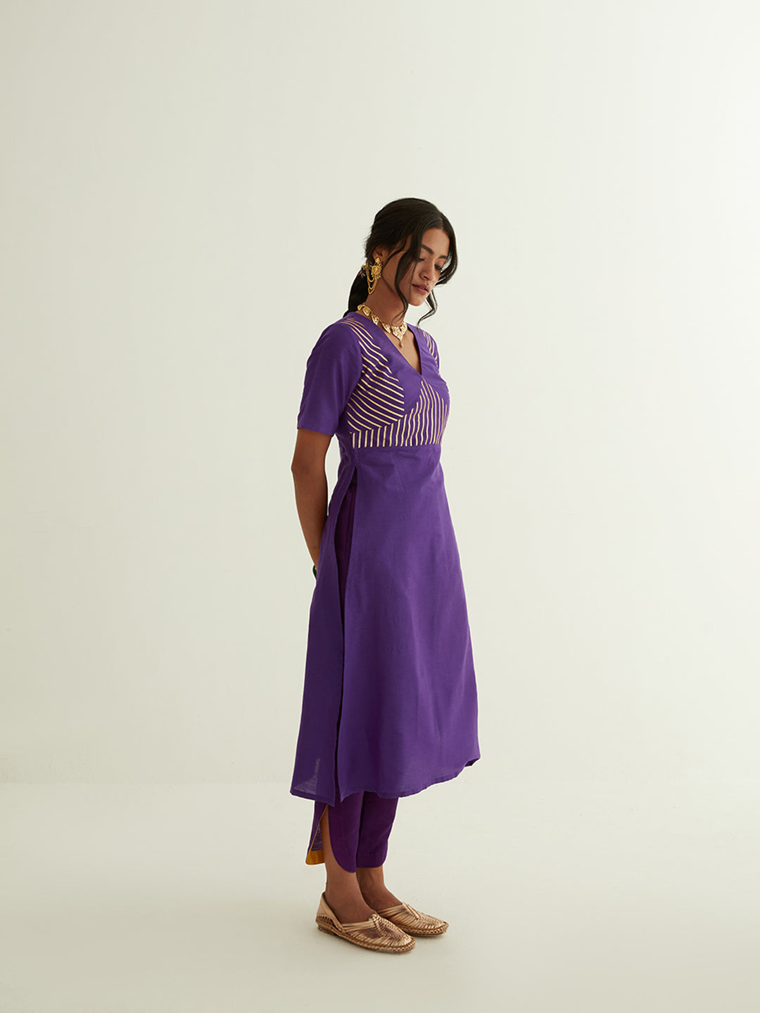 Straight banarasi Gota patti detailed kurta with curved hem pants