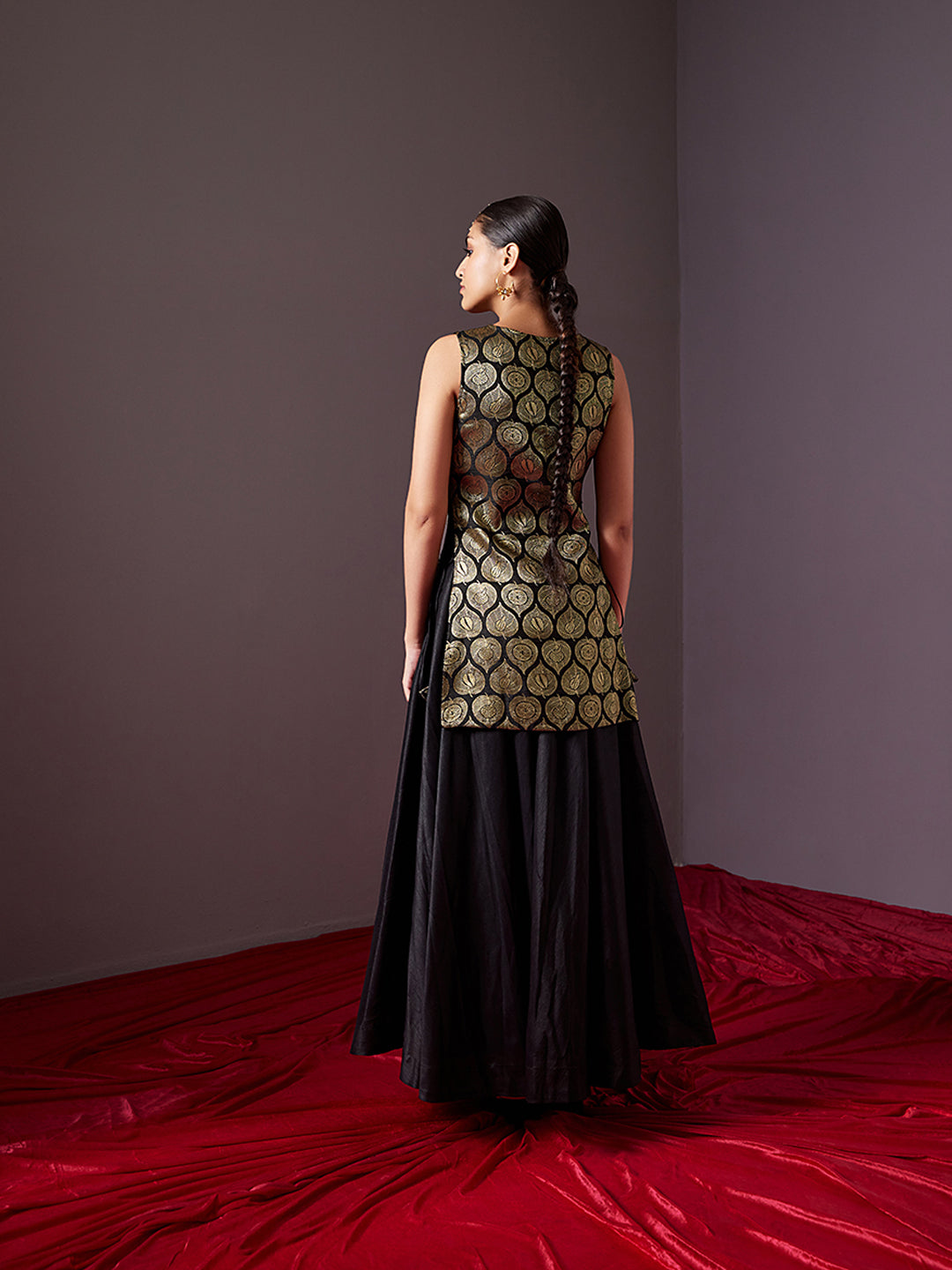 Keyhole Cut Sleeve Kurta Paired with circular Skirt
