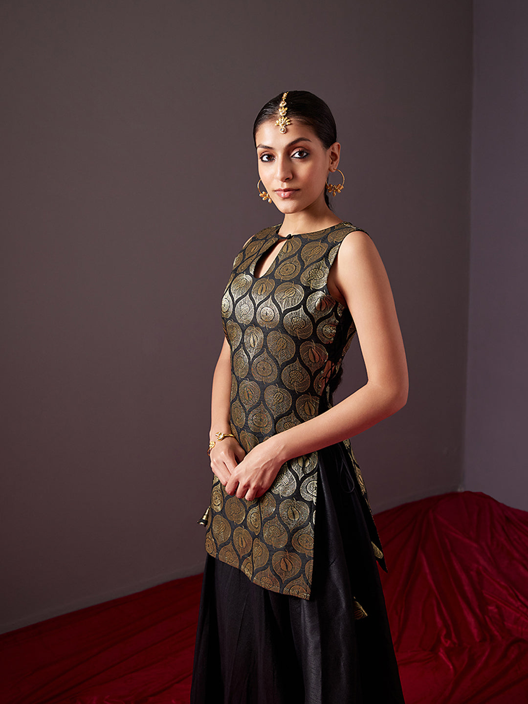 Keyhole Cut Sleeve Kurta Paired with circular Skirt