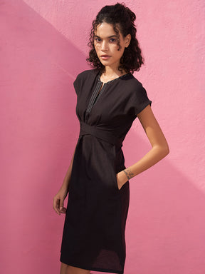 Cross Tie-up Dress with A-line Silhouette