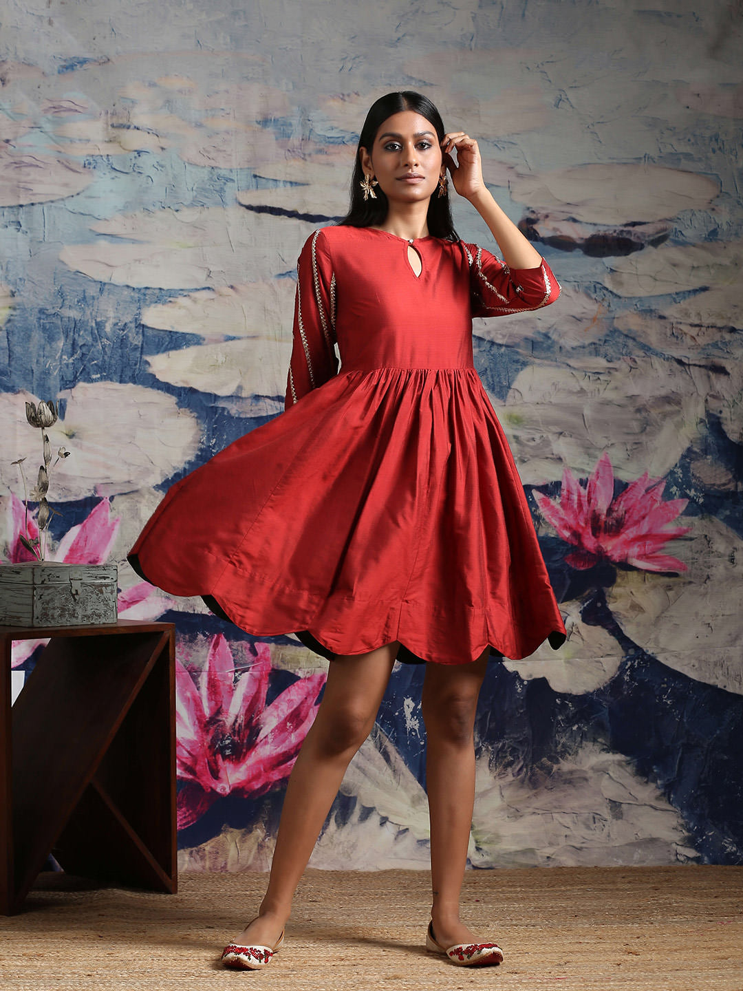 Cotton silk gathered dress with scalloped hemline and laced sleeves