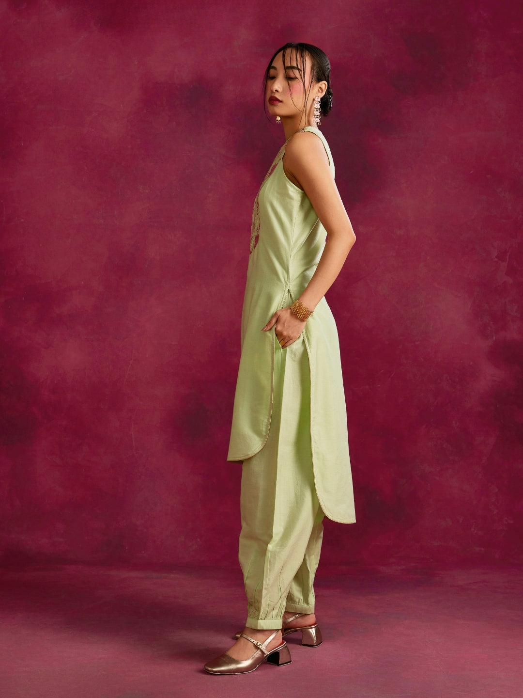 High-low hem kurta with pleated zari yoke Set- Pistachio green