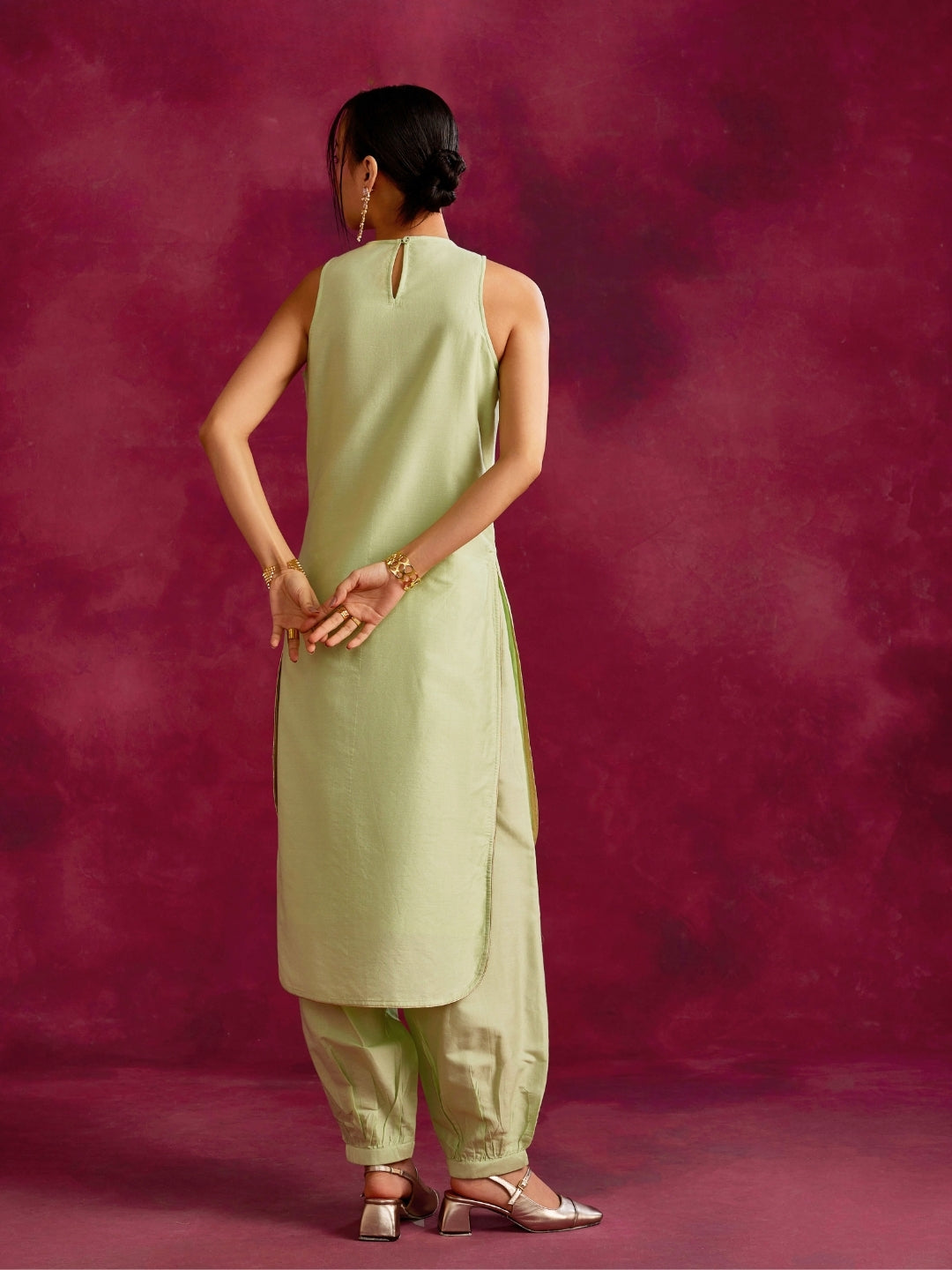 High-low hem kurta with pleated zari yoke Set- Pistachio green