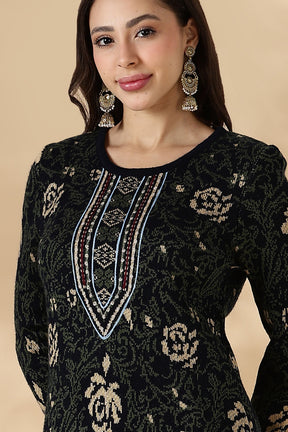 Rosette Pattern Woolen Kurta Pant Set