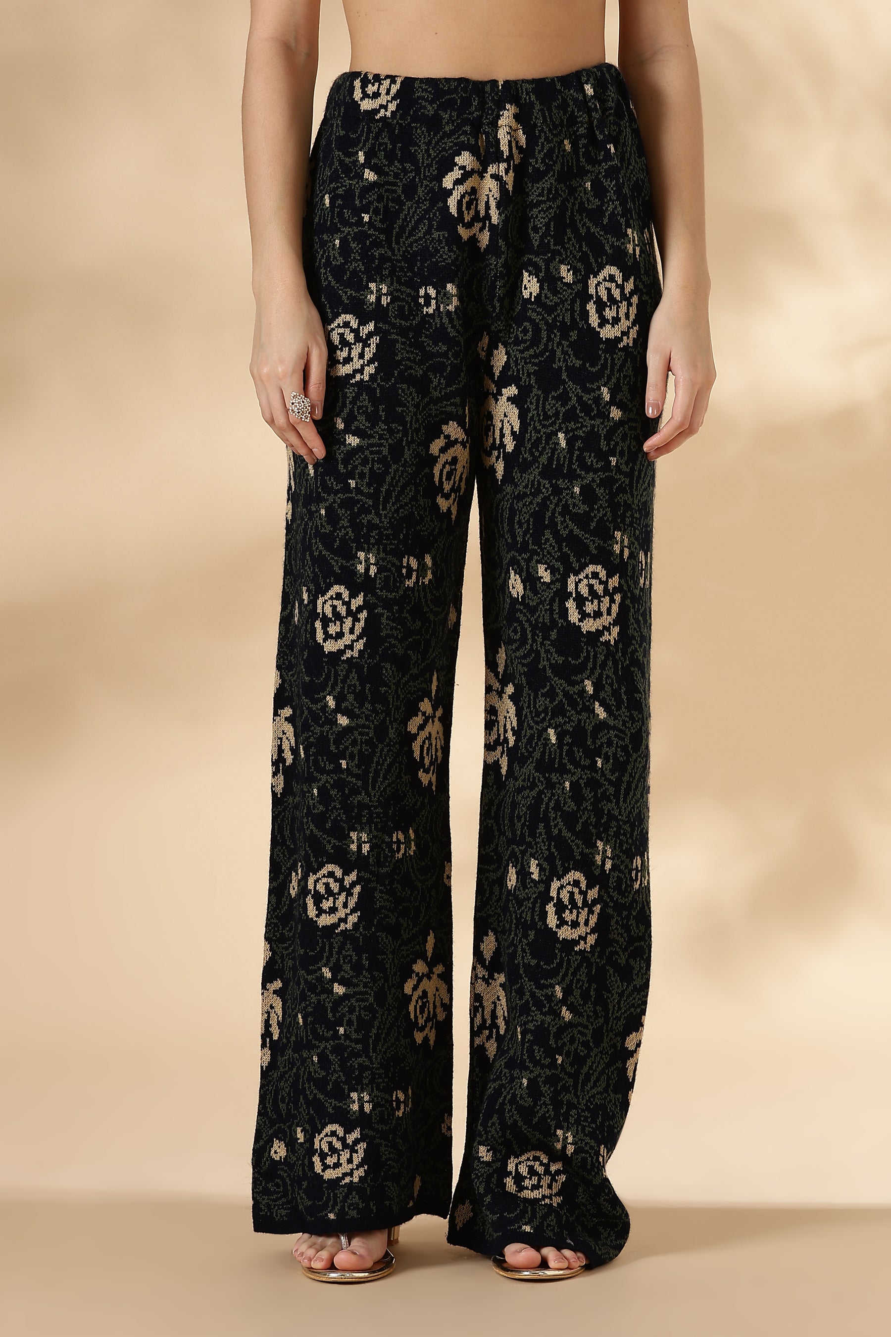 Rosette Pattern Woolen Kurta Pant Set