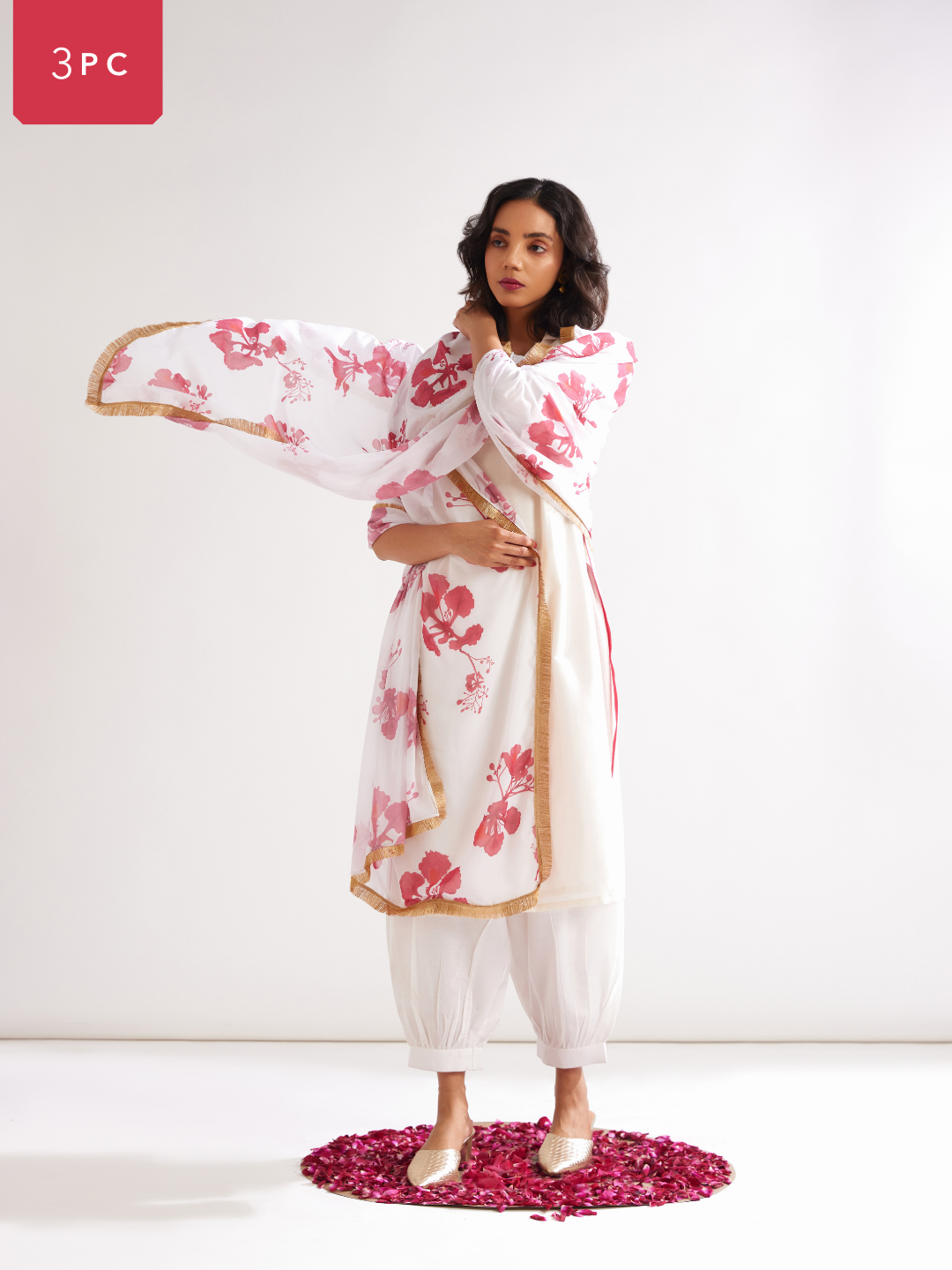 Gulmohar lapel collared straight kurta paired with pathani pants along with dupatta- Ivory