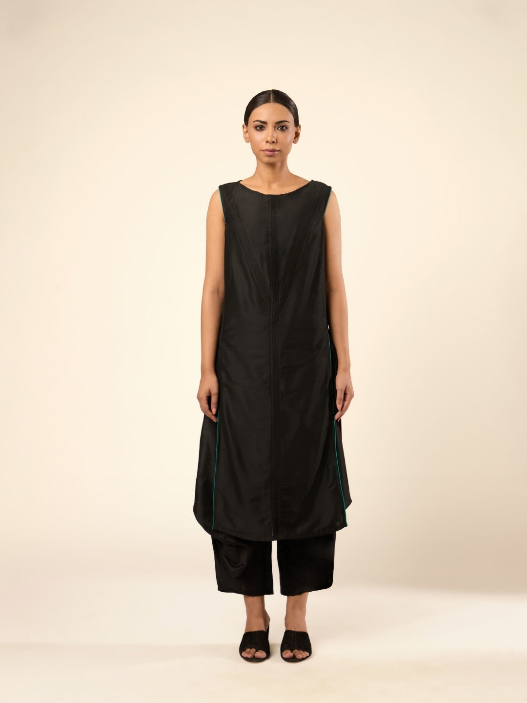 Solid Banarasi Side Tuck Pant - Black