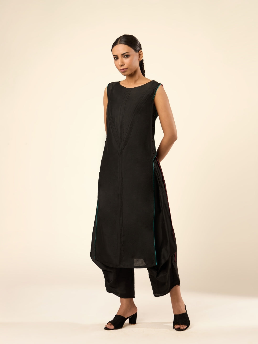 Banarasi pintuck kurta with side buttons- Black