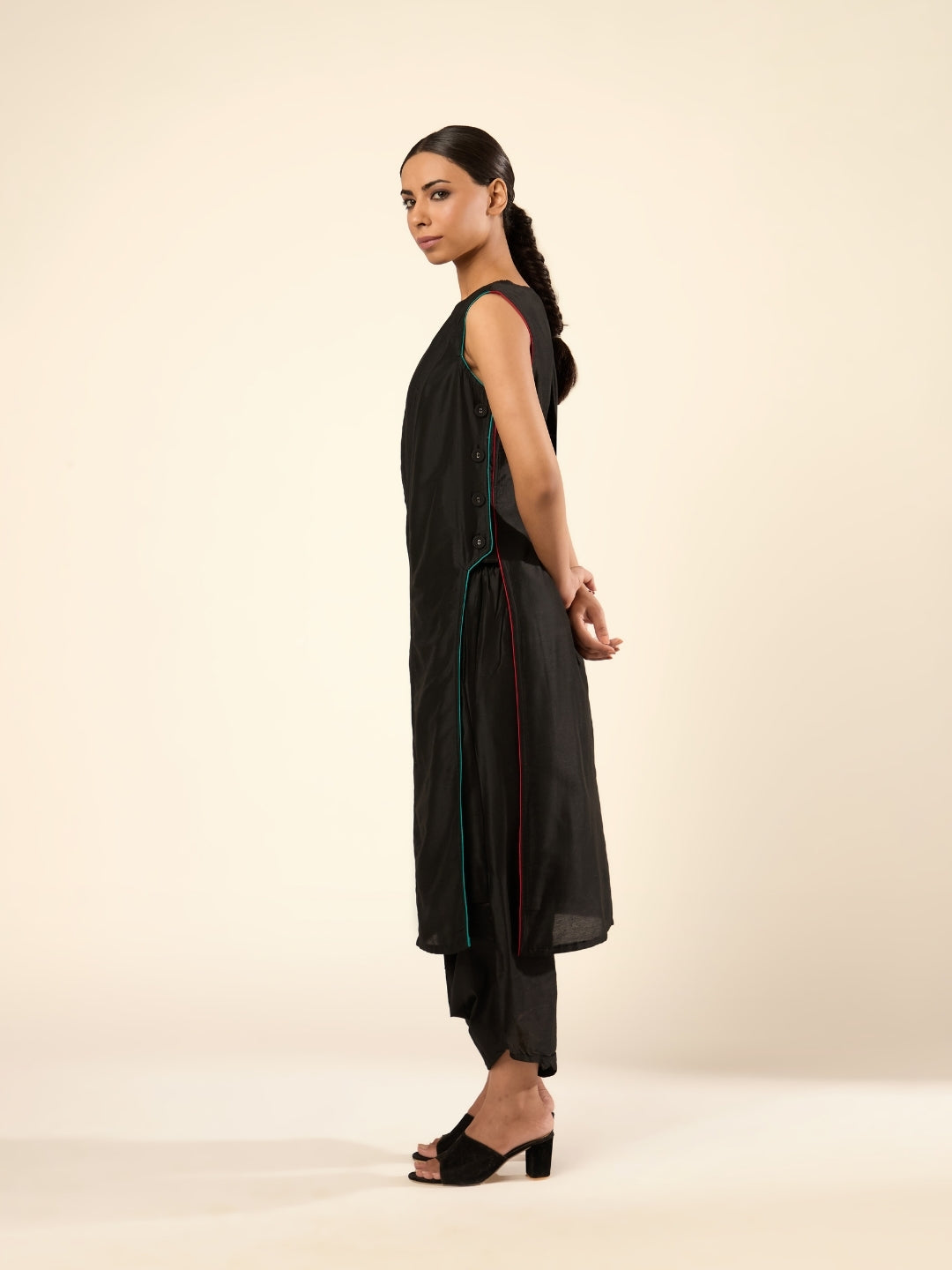Banarasi pintuck kurta with side buttons- Black