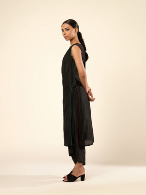 Banarasi pintuck kurta with side buttons- Black