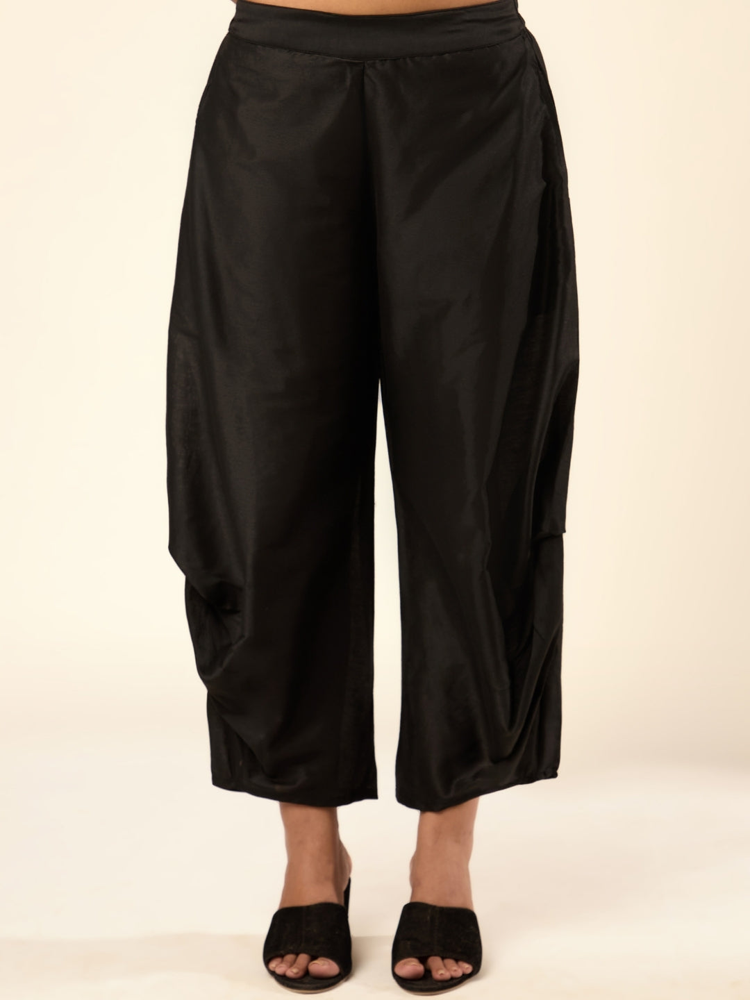 Solid Banarasi Side Tuck Pant - Black
