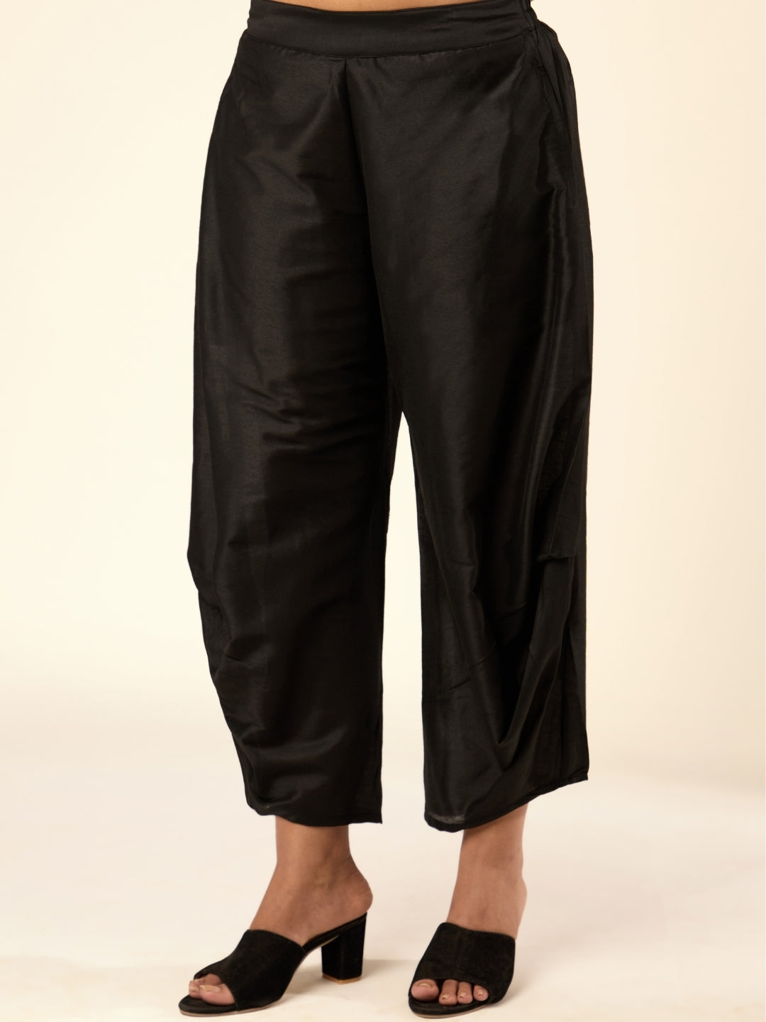 Solid Banarasi Side Tuck Pant - Black