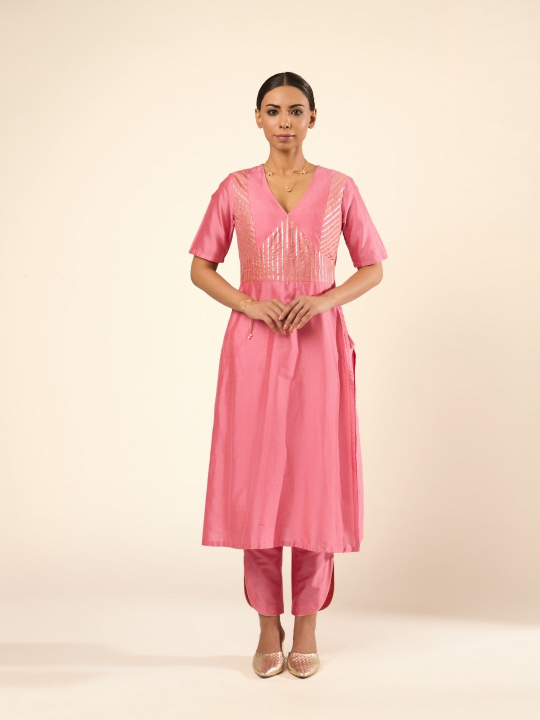Cureved hem pants with golden contrast- Pastel pink
