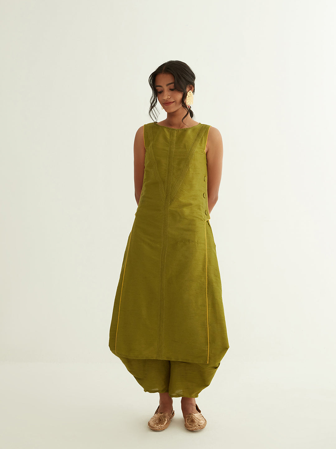 Straight banarasi pintuck kurta with side buttons - Peridot Olive