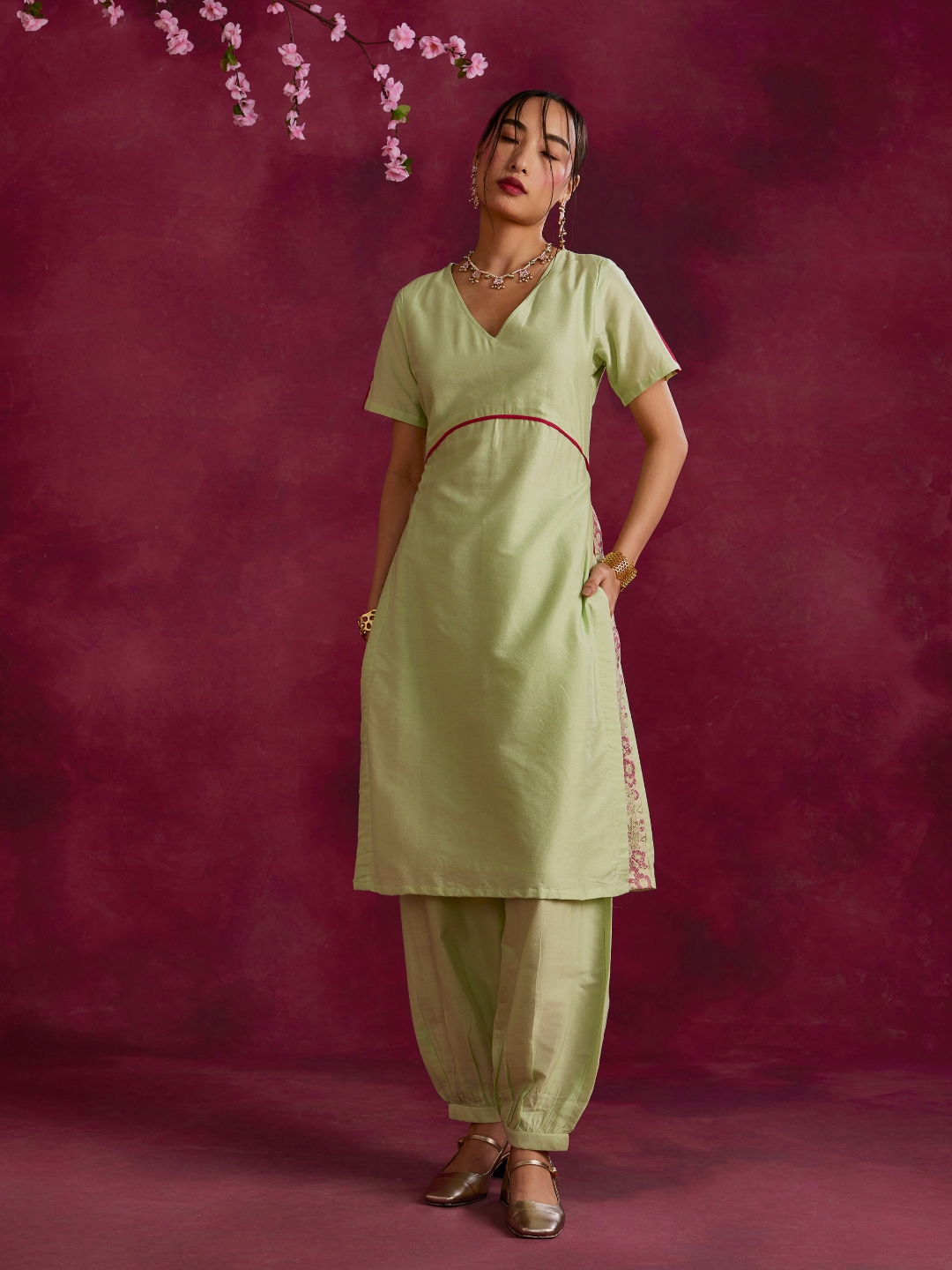 Straight kurta with contrast floral zari slits- Pistachio green