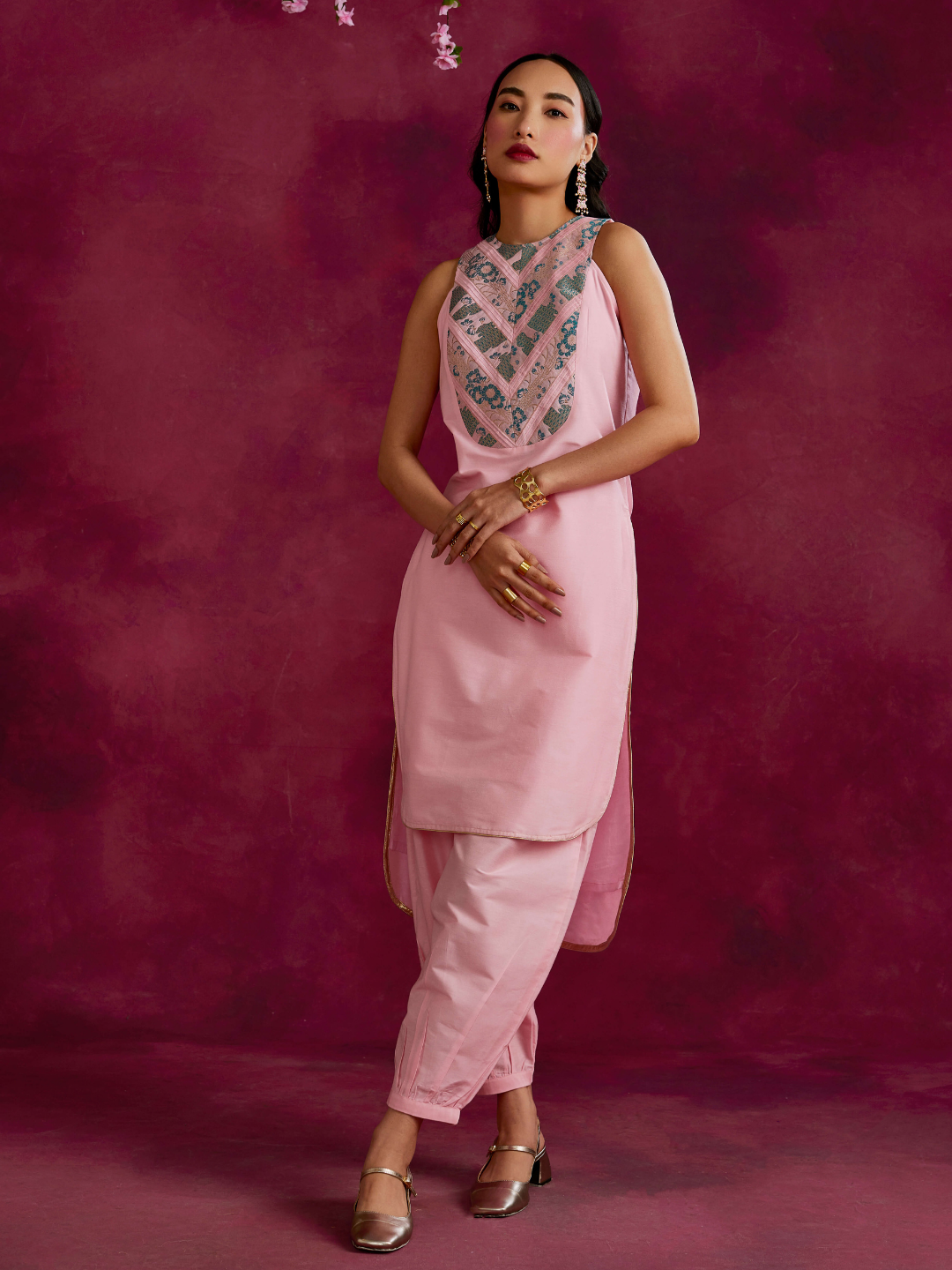 High-low hem kurta with pleated zari yoke- Sakura pink