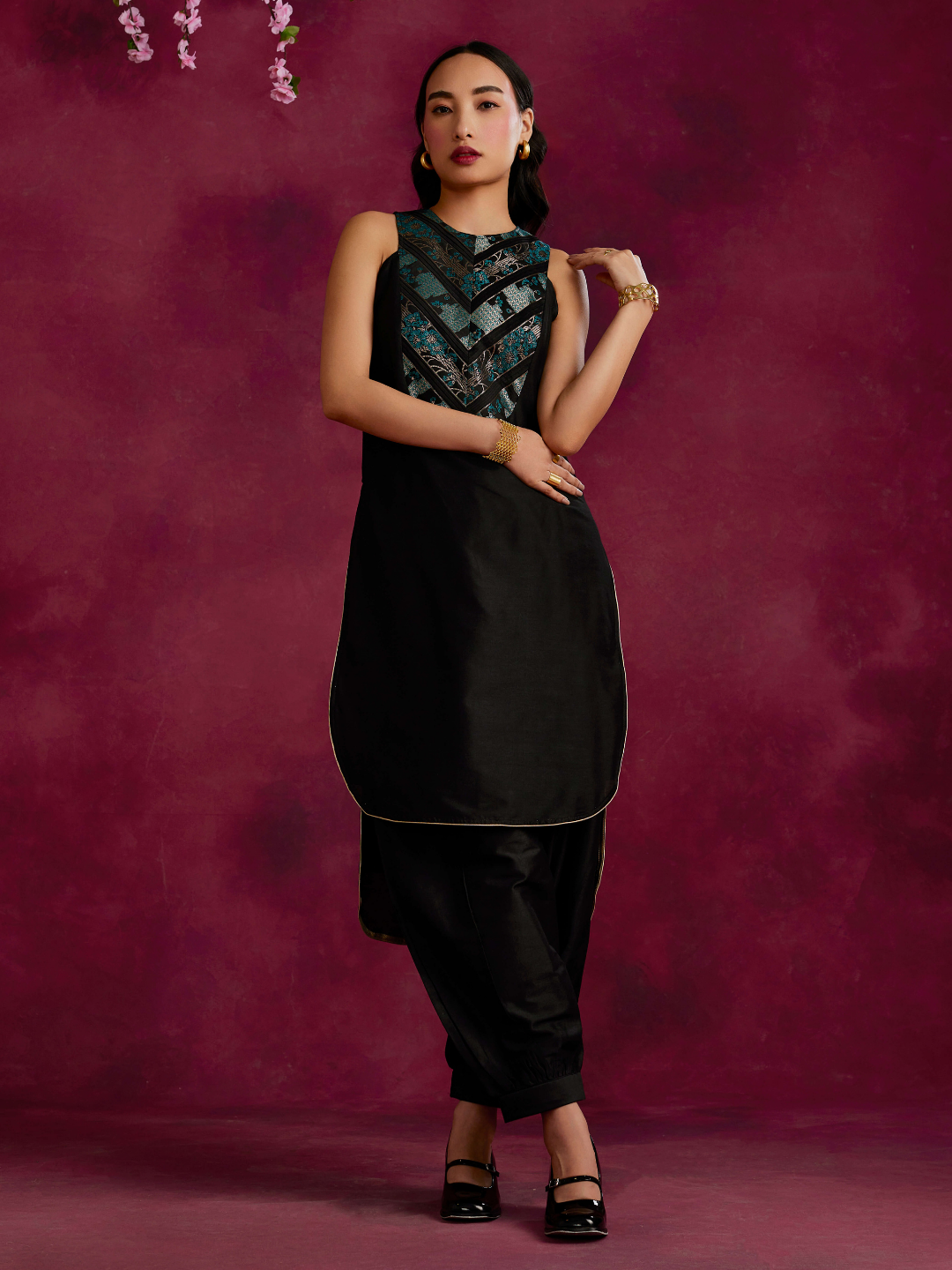 High-low hem kurta with pleated zari yoke- Black