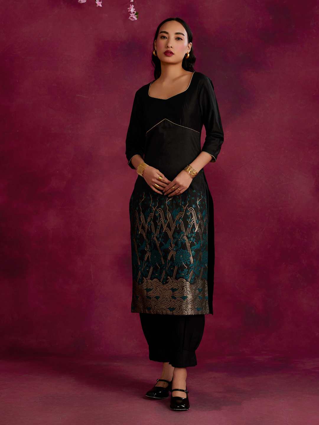 Adjustable back cut-out kurta with zari work hem- Black