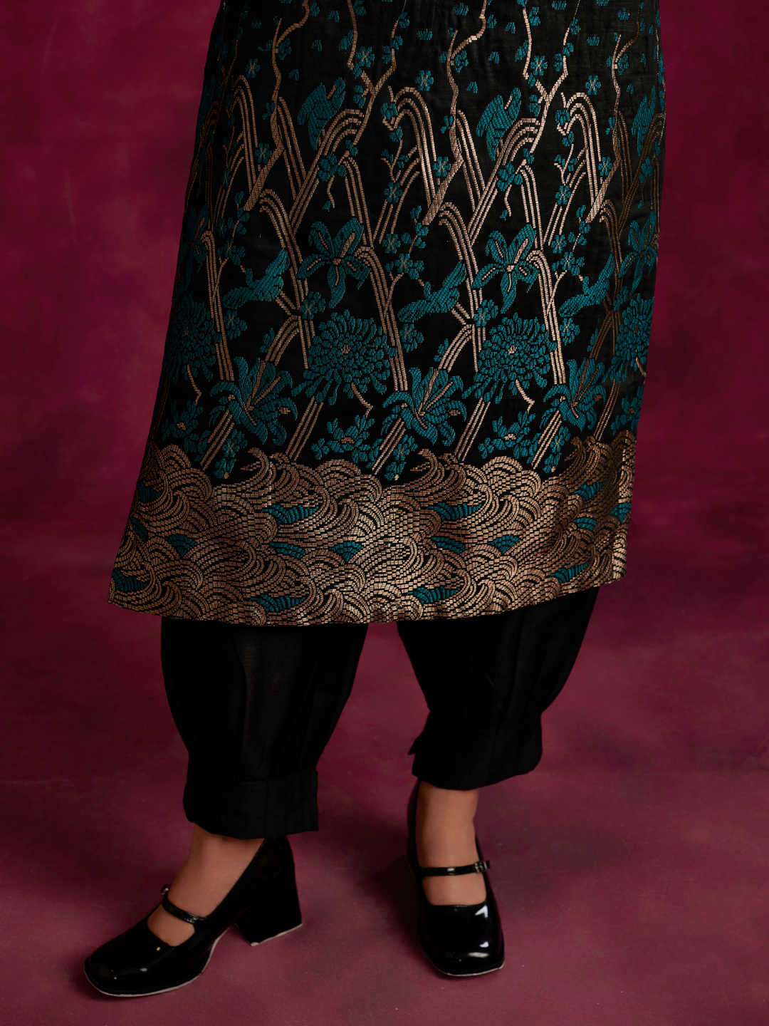 Adjustable back cut-out kurta with zari work hem- Black