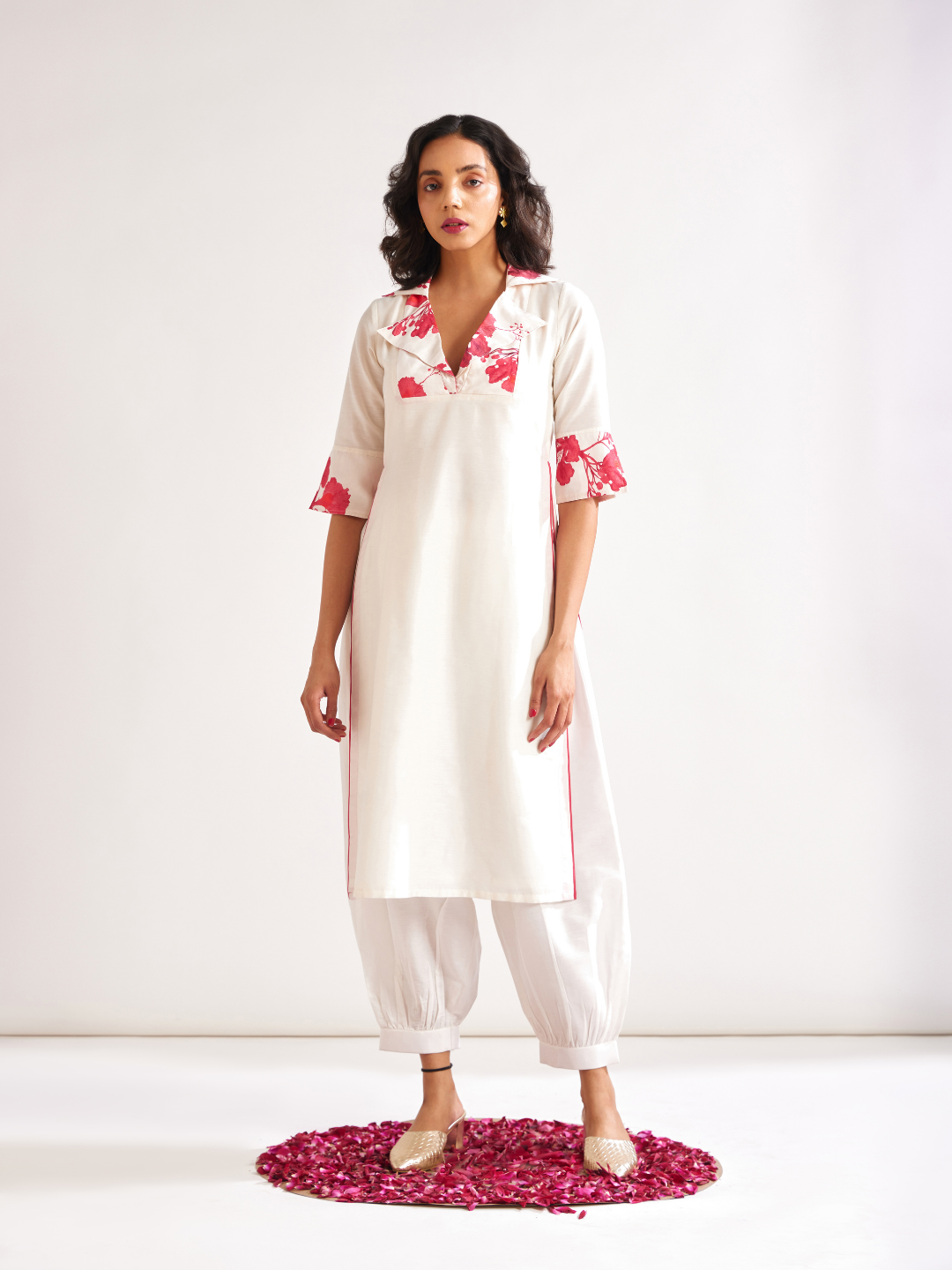 Gulmohar lapel collared straight kurta- Ivory