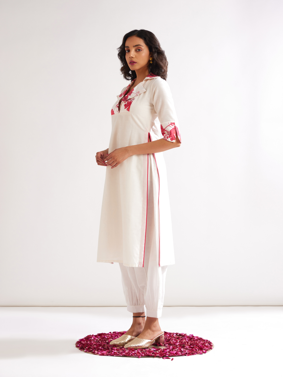 Gulmohar lapel collared straight kurta- Ivory