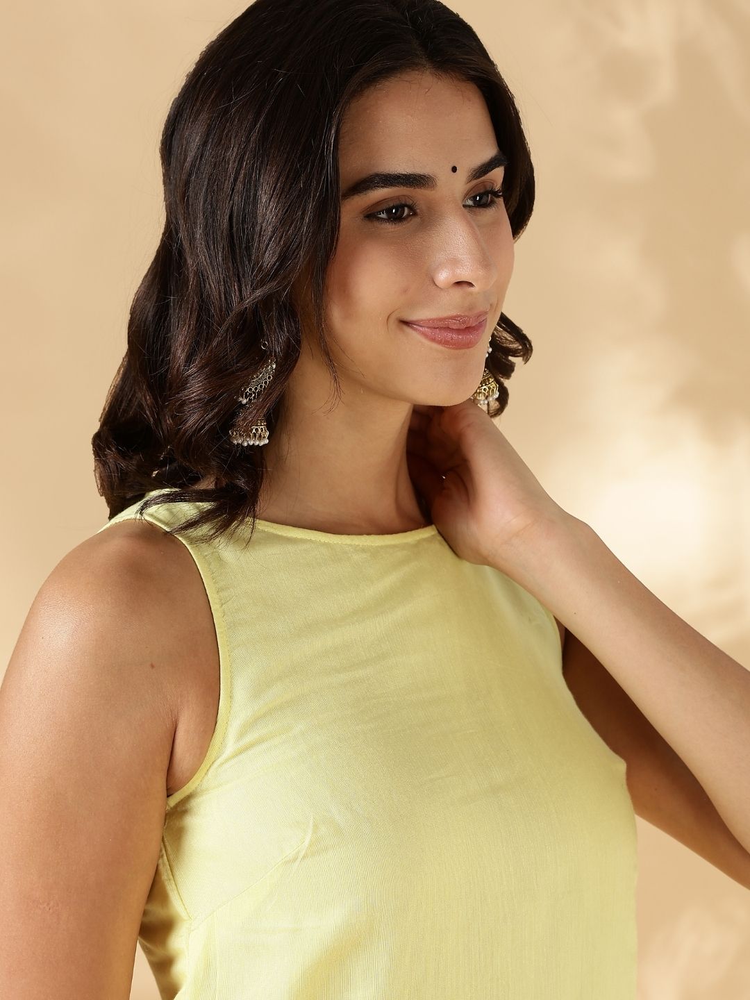Solid sleeveless kurta