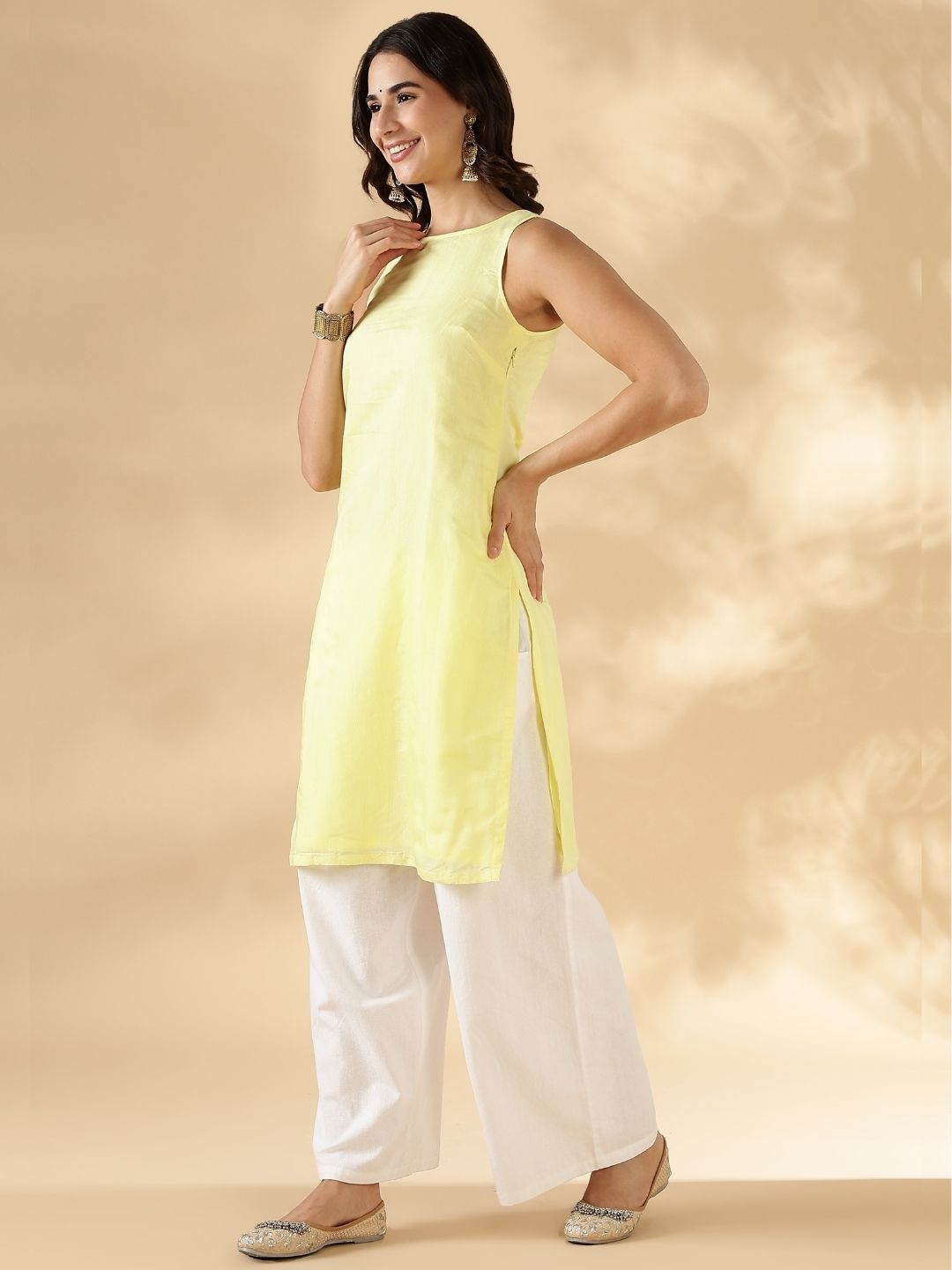Solid sleeveless kurta
