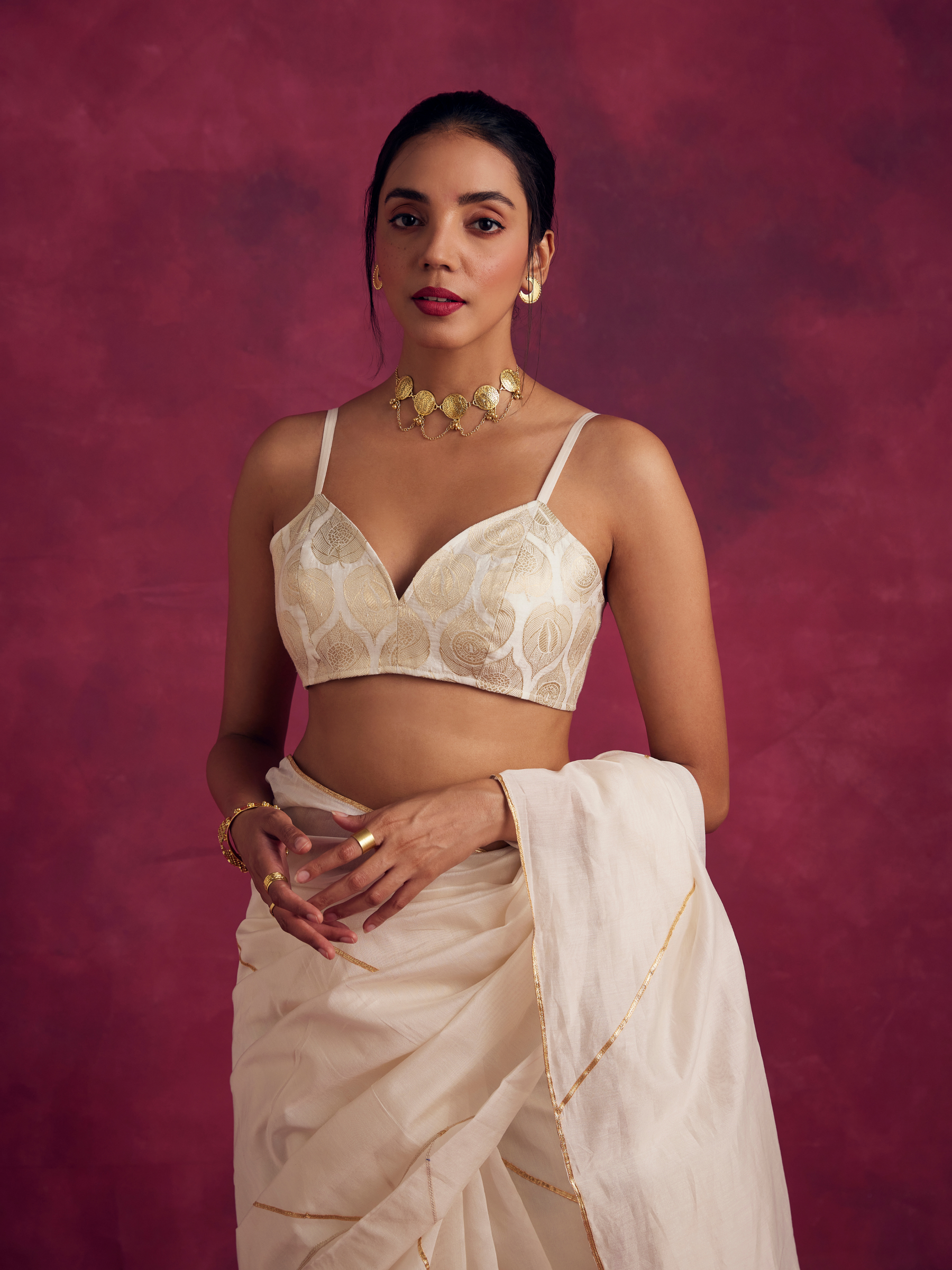 Banarasi paan zari 
 blouse- Ivory