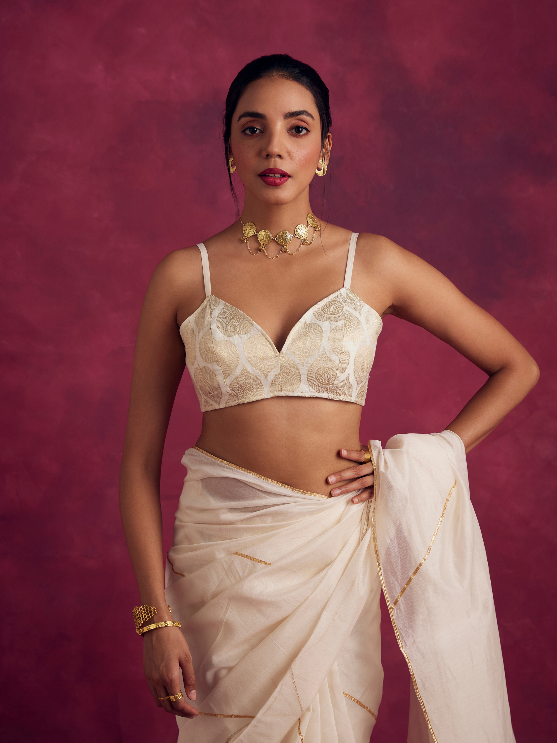 Banarasi paan zari 
 blouse- Ivory