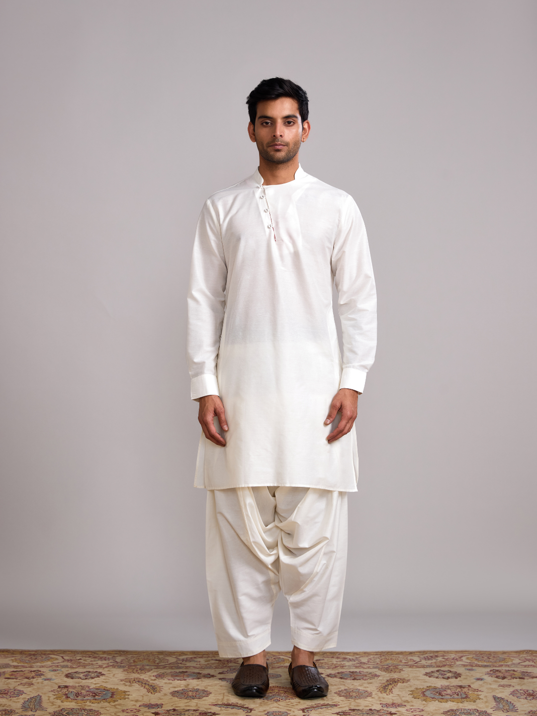 Mandarin collar straight kurta paired with salwar- Ivory