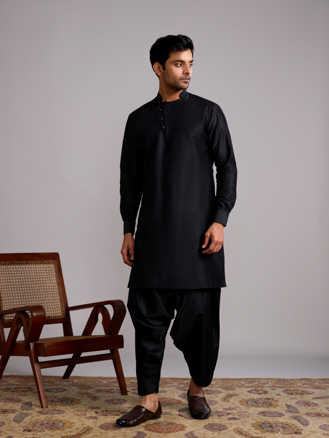 Mandarin collar straight kurta paired with salwar- Rich Black