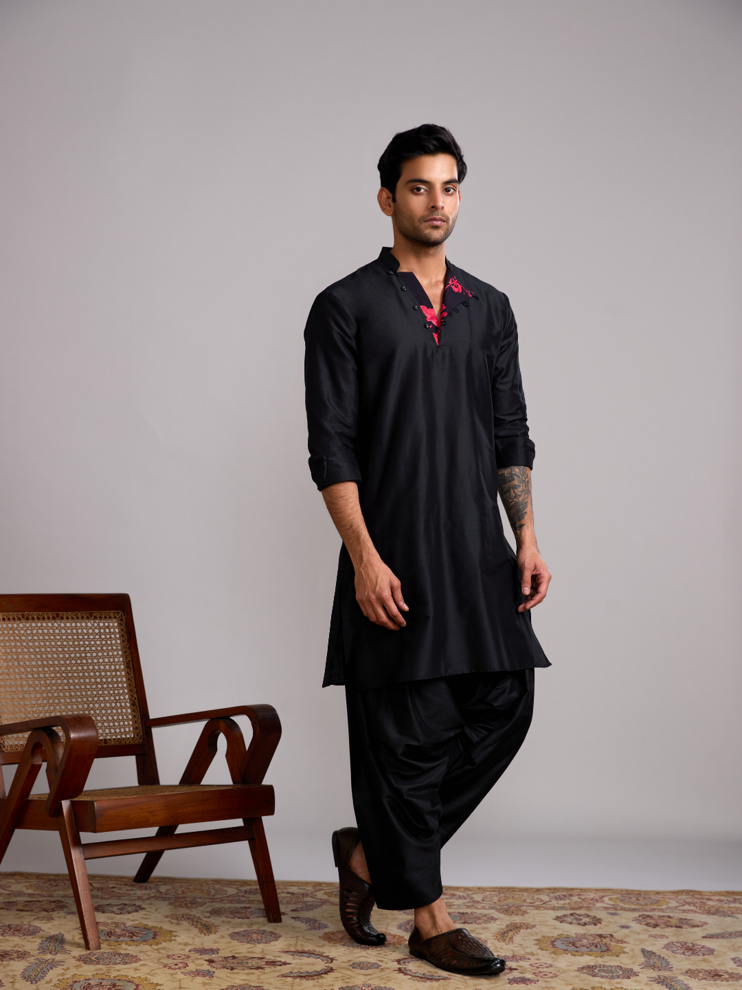 Mandarin collar straight kurta paired with salwar- Rich Black
