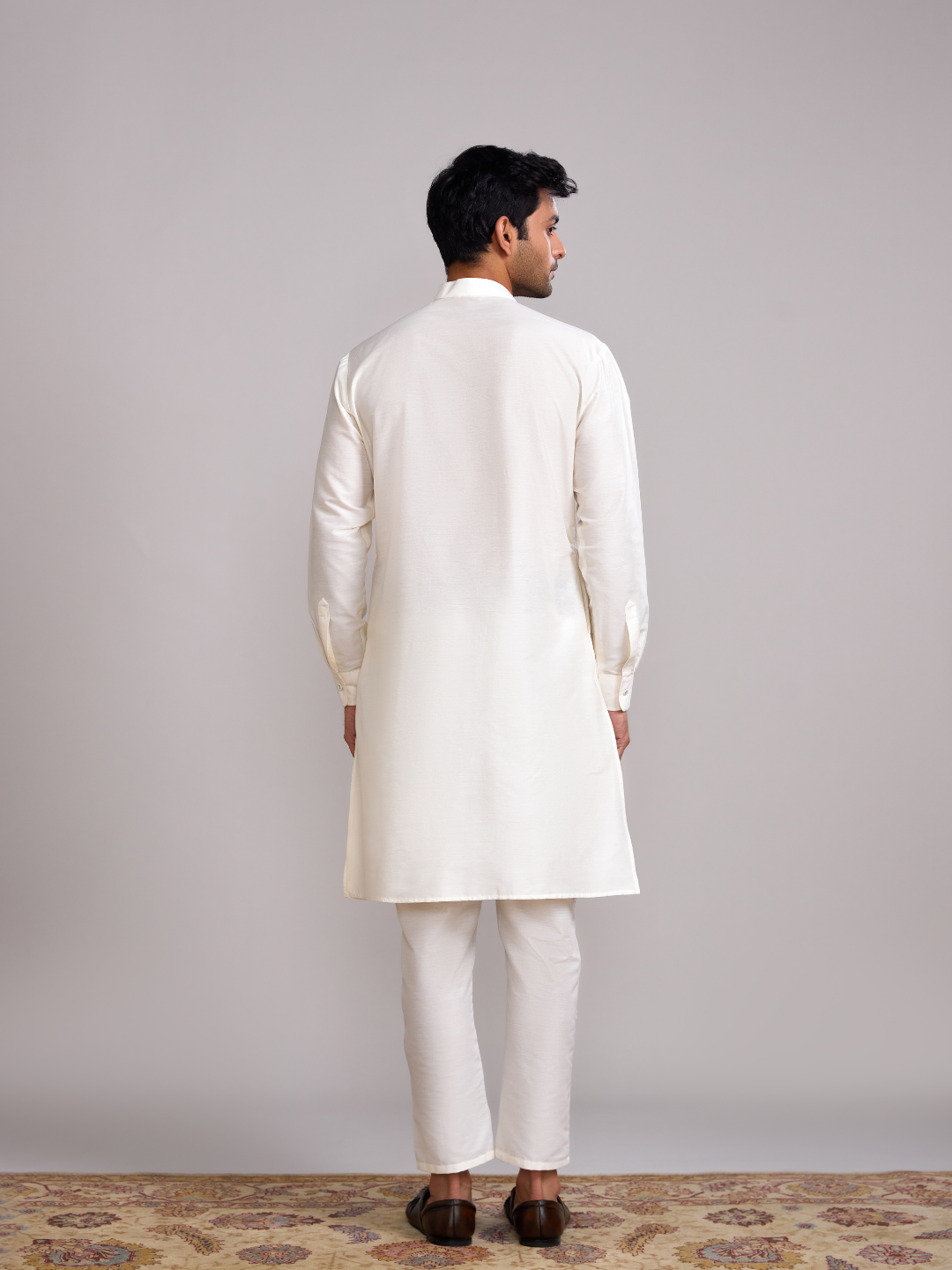 Mandarin collar front pleats straight kurta paired with straight pants- Ivory