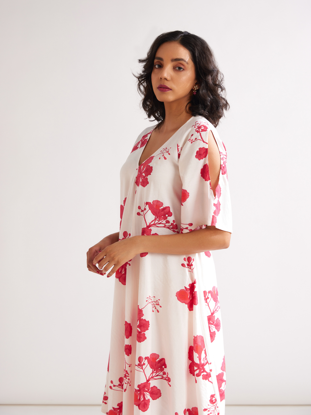 Asymmetrical Gulmohar kurta with cut out sleeves paired with pegged pants along with dupatta- Ivory