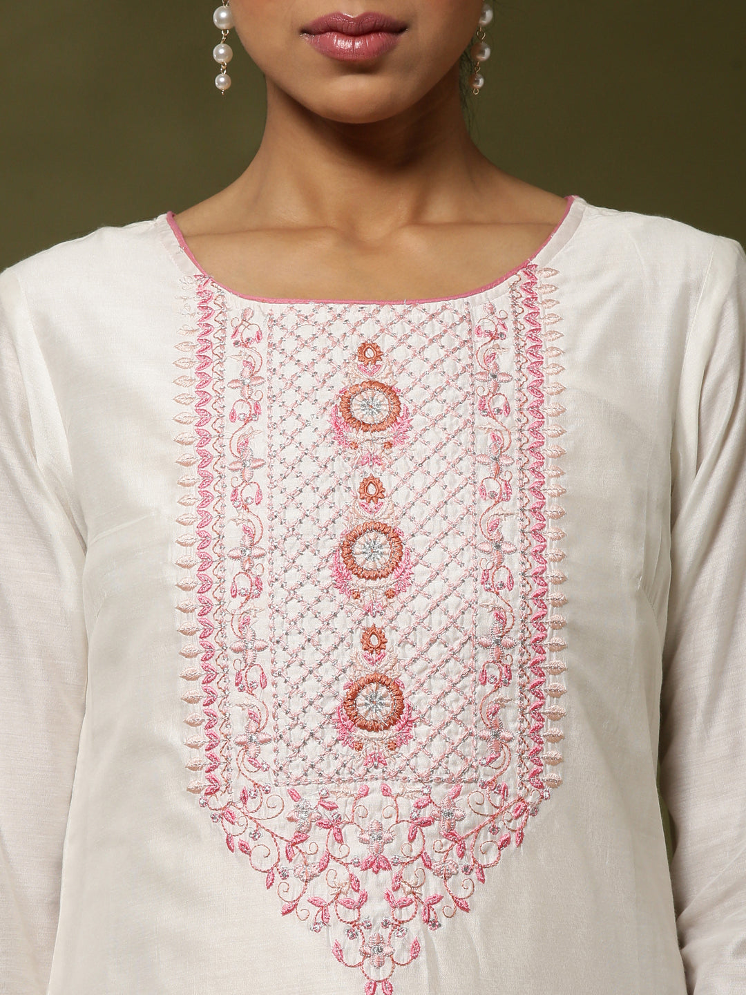Embroidered 3pc kurta set- offwhite