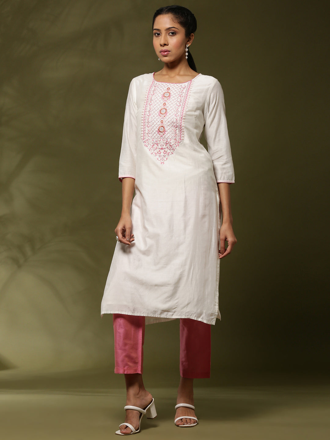 Embroidered 3pc kurta set- offwhite
