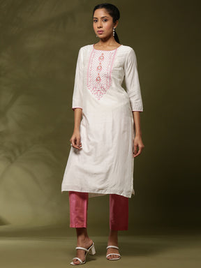 Embroidered 3pc kurta set- offwhite
