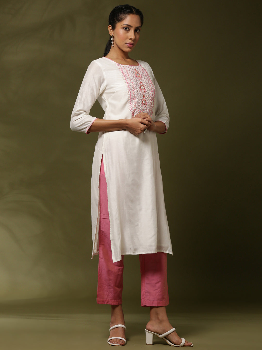 Embroidered 3pc kurta set- offwhite