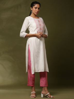 Embroidered 3pc kurta set- offwhite
